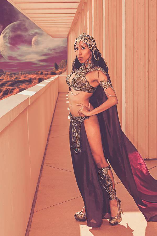 VAMPIRELLA DEJAH THORIS #5 1:30 DEJAH COSPLAY VIRGIN 2019 Vampirella DYNAMITE