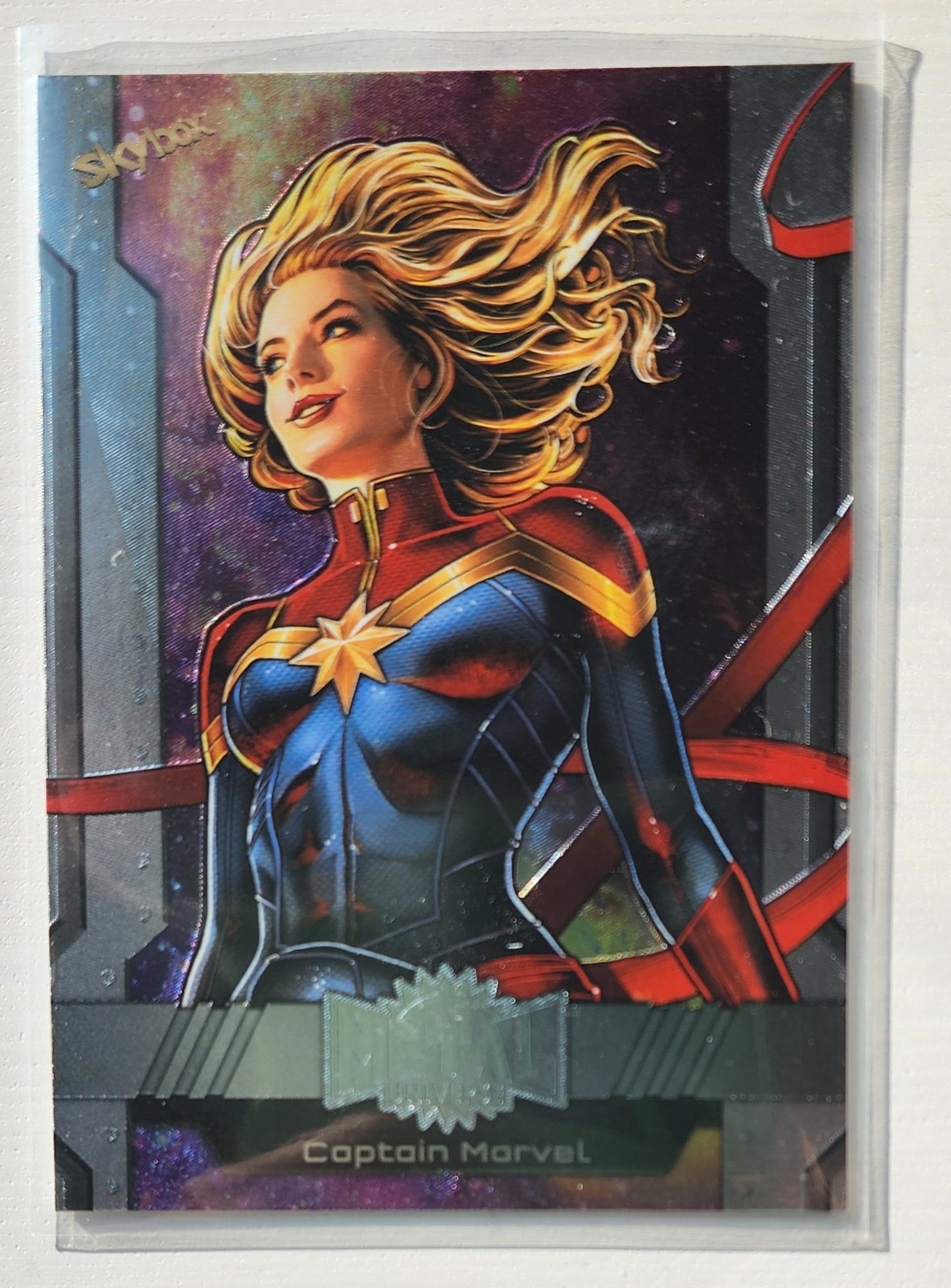 MARVEL AVENGERS METAL UNIVERSE CAPTAIN MARVEL #11 BASE CARD CARDS Skybox