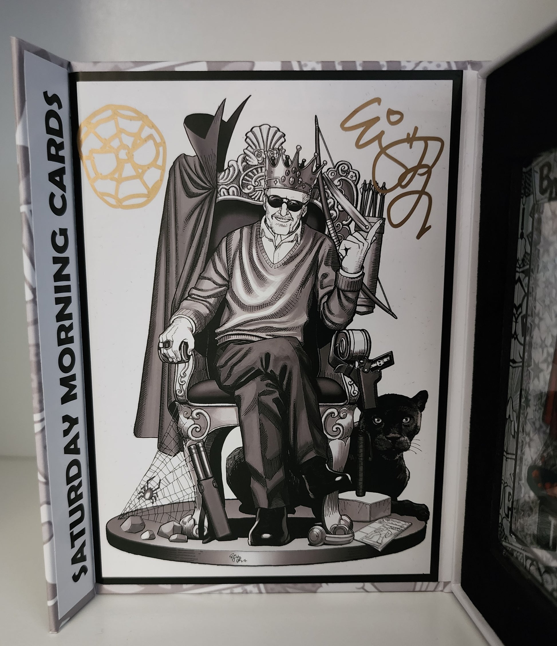 STAN LEE EXCELSIOR! STARS CHASE SATURDAY MORNING CARDS BOX SIGNED & REMARK BY EJ SU 2025 CARDS SATURDAY MORNING CARDS