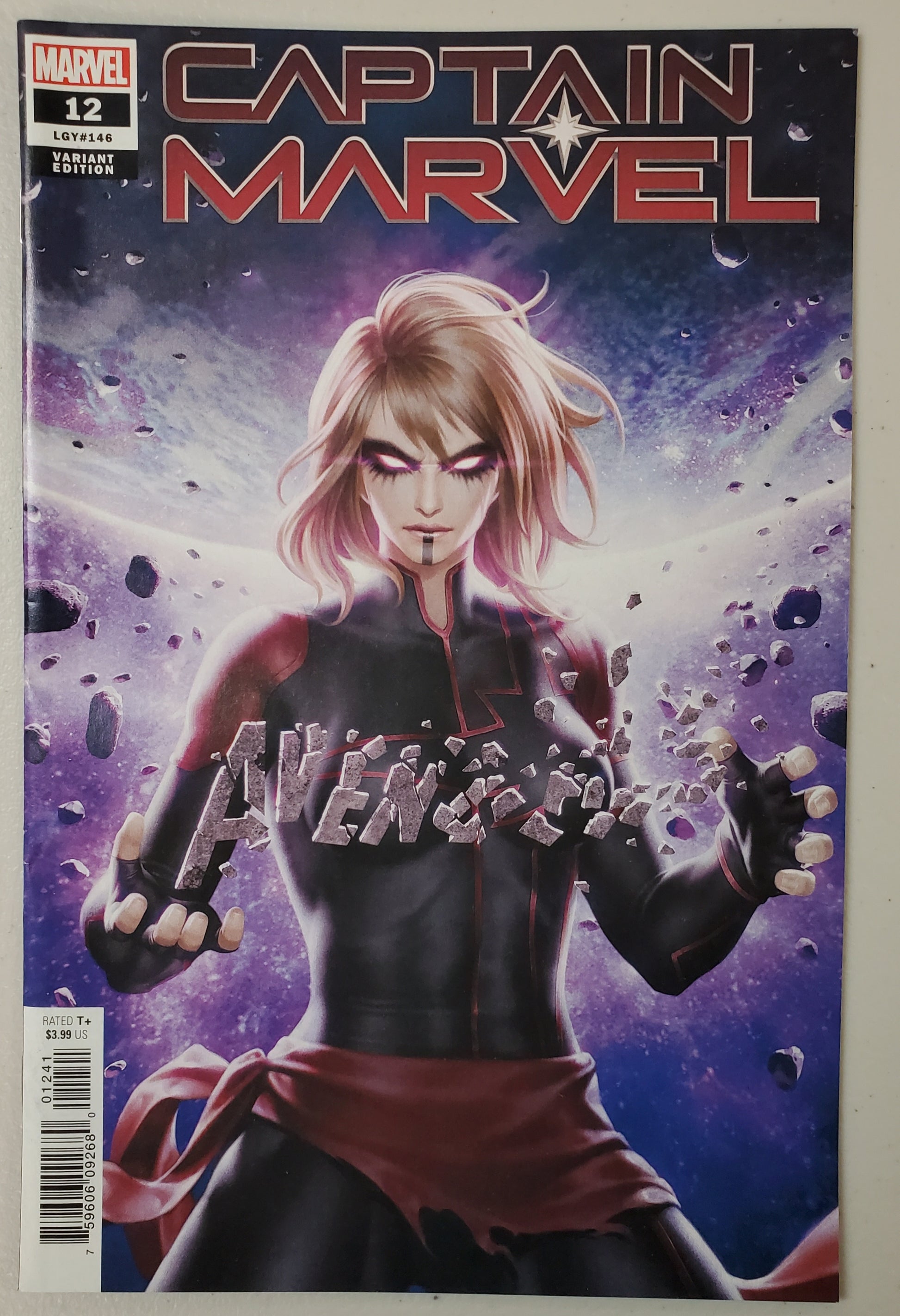 CAPTAIN MARVEL #12 YOON 1:25 VARIANT *DMG* comic books MARVEL COMICS   